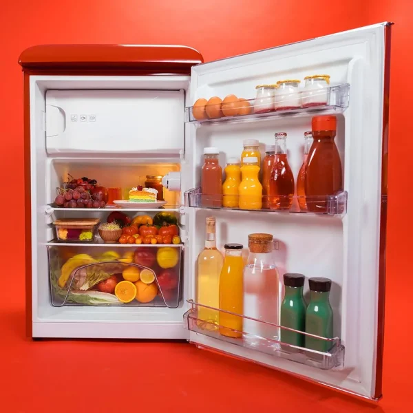 Imagen 7 Mini frigorífico retro Cecotec Bolero CoolMarket TT Origin 110 Red E de 110L, clase E, con Icebox, diseño vintage rojo y luz LED. Ideal para espacios reducidos.