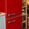 Imagen 8 Frigorífico combi retro Bolero CoolMarket Origin 300 Red E de 300L y clase E. Diseño vintage en rojo con tirador cromado y luz LED interior para tu cocina.