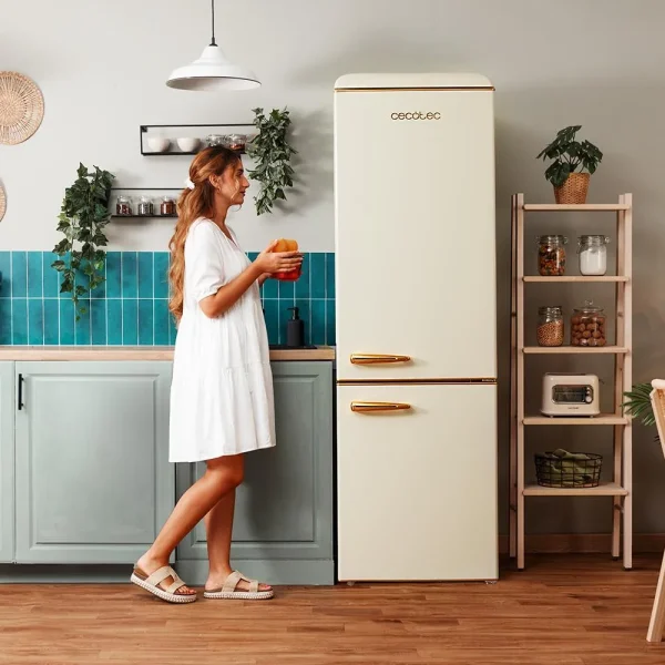 Imagen 4 Frigorífico retro Bolero CoolMarket Combi Origin 300 Beige E de 300L. Estilo vintage con eficiencia energética clase E, iluminación LED y abridor integrado.