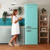 Imagen 4 Frigorífico combi retro Bolero CoolMarket Combi Origin 300 Green E de 300L. Diseño vintage verde con tiradores cromados, luz LED y eficiencia energética clase E.