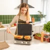 Imagen 6 Parrilla eléctrica Rock'nGrill Blaze de 2400 W con placas extraíbles RockStone, apertura 180º y control de temperatura y tiempo para un cocinado preciso.