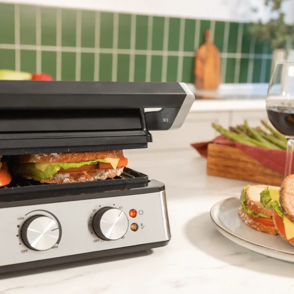 Imagen 8 Parrilla eléctrica Rock'nGrill Blaze de 2400 W con placas extraíbles RockStone, apertura 180º y control de temperatura y tiempo para un cocinado preciso.