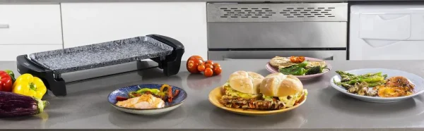 Imagen 7 Plancha eléctrica de 1800 W con revestimiento RockStone de gran dureza y antiadherencia. Incluye termostato regulable, superficie amplia y cajetín recogegrasas.