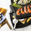 Imagen 7 Barbacoa eléctrica Cecotec PerfectCountry BBQ de 2000W. Cuenta con revestimiento antiadherente RockStone, tapa abatible y superficie de asado 43x38.