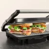 Imagen 4 Parrilla eléctrica de 1500 W con revestimiento RockStone y placa superior flotante. Cocinado rápido, uniforme y limpieza sencilla con bandeja recogegrasas.