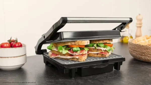 Imagen 4 Parrilla eléctrica de 1500 W con revestimiento RockStone y placa superior flotante. Cocinado rápido, uniforme y limpieza sencilla con bandeja recogegrasas.