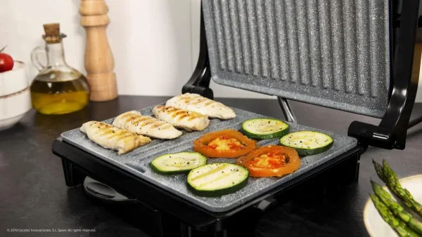 Imagen 5 Parrilla eléctrica de 1500 W con revestimiento RockStone y placa superior flotante. Cocinado rápido, uniforme y limpieza sencilla con bandeja recogegrasas.
