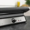 Imagen 4 Parrilla eléctrica de 2400 W con revestimiento RockStone y apertura de 180º. Calentamiento ultrarrápido, placa flotante y superficie antiadherente ecológica.