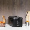 Imagen 7 Freidora eléctrica de 3 litros con filtro OilCleaner para mantener el aceite limpio. 2400 W de potencia, temporizador de 30 minutos y diseño elegante en negro.
