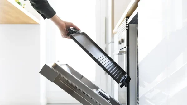 Imagen 5 Plancha eléctrica de 2000 W con revestimiento RockStone antiadherente. Termostato regulable, 5 niveles de potencia y placa extraíble apta para lavavajillas.