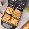 Imagen 7 Sandwichera Rock'nToast Family de 1500 W con capacidad para 4 sándwiches. Acabados en acero inoxidable y revestimiento antiadherente para un tostado perfecto.