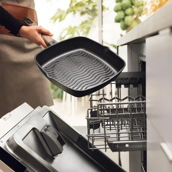 Imagen 7 Grill Polka Excellence 28 cm de aluminio fundido con revestimiento Teflon Profile. Fondo Full Induction indeformable apto para todas las cocinas y lavavajillas.