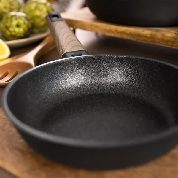 Imagen 4 Sartén de 20 cm Polka Excellence Bucket Force. Fabricada en aluminio fundido con revestimiento antiadherente de alta calidad. Apta para todas las cocinas.