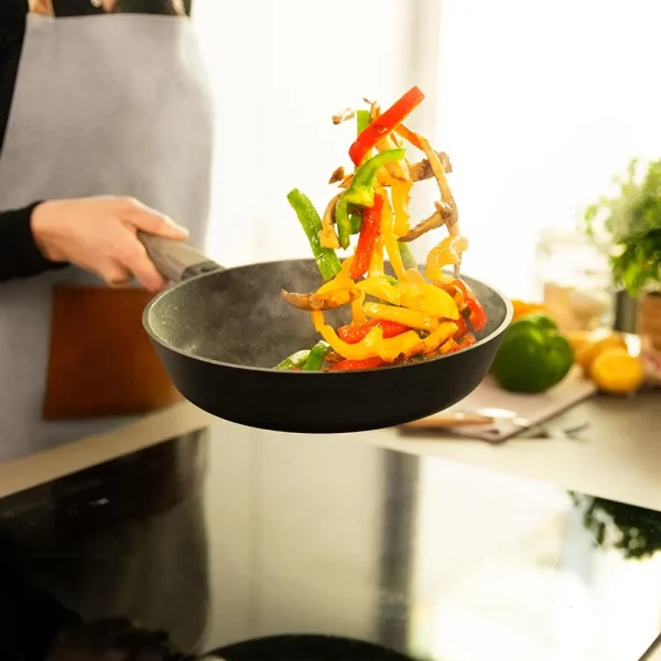 Imagen 8 Sartén de 20 cm Polka Excellence Bucket Force. Fabricada en aluminio fundido con revestimiento antiadherente de alta calidad. Apta para todas las cocinas.