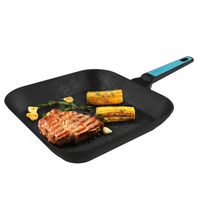 Vista frontal del grill Polka Platinum 28 Grill Thunder de Cecotec con superficie ondulada y revestimiento antiadherente