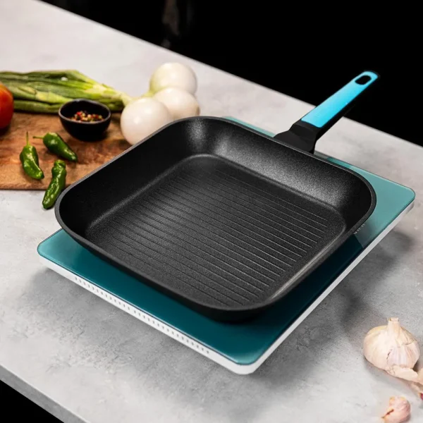 Imagen 5 Grill de 28 cm en aluminio forjado con antiadherente Teflon Platinum Plus. Fondo Full Induction apto para todo tipo de cocinas, lavavajillas y libre de PFOA.