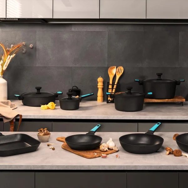 Imagen 4 Sartén Polka Platinum de 22 cm fabricada en aluminio forjado. Revestimiento Teflon Platinum Plus antiadherente de alta calidad. Apta para todas las cocinas.