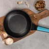Imagen 7 Sartén Polka Platinum de 22 cm fabricada en aluminio forjado. Revestimiento Teflon Platinum Plus antiadherente de alta calidad. Apta para todas las cocinas.