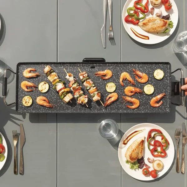 Imagen 4 Plancha de asar eléctrica de 2400 W con superficie XL de 70x22 cm. Revestimiento RockStone antiadherente para cocinar de forma saludable y limpieza fácil.