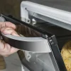 Imagen 6 Horno de sobremesa Bake&Toast 2300 White de Cecotec con 23 litros de capacidad, 1500 W, puerta de doble cristal y temperatura regulable hasta los 230 ºC.