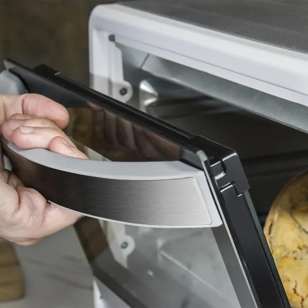 Imagen 6 Horno de sobremesa Bake&Toast 2300 White de Cecotec con 23 litros de capacidad, 1500 W, puerta de doble cristal y temperatura regulable hasta los 230 ºC.