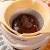 Imagen 4 Máquina de gominolas Fun&Sugar Gummy de 40 W. Incluye 4 moldes de silicona con formas divertidas y recipiente de mezcla calefactable fácil de limpiar.