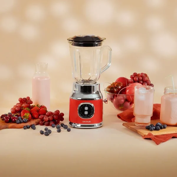 Imagen 3 Batidora de vaso RetroTwist Red de Cecotec con 800 W de potencia, jarra de 1 L y cuchillas de titanio negro. Diseño vintage y eficiencia para tus recetas diarias.