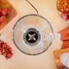 Imagen 5 Batidora de vaso RetroTwist Red de Cecotec con 800 W de potencia, jarra de 1 L y cuchillas de titanio negro. Diseño vintage y eficiencia para tus recetas diarias.