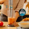 Imagen 3 Batidora de mano Cecotec Katana 12 Jar G de 1200 W con tecnología Perreo Move, pie XL, 21 velocidades y vaso medidor. Potencia y precisión para tus recetas.