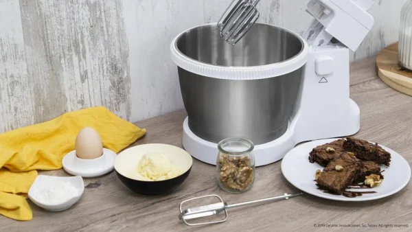 Imagen 4 Batidora de varillas Cecotec PowerTwist 500 Steel con 500 W, bol autogiratorio de 3,5 L, 5 velocidades y función Turbo para repostería y mezclas perfectas.