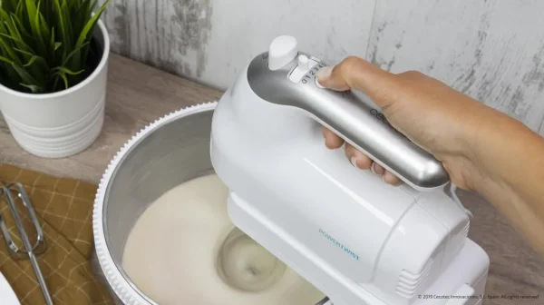 Imagen 6 Batidora de varillas Cecotec PowerTwist 500 Steel con 500 W, bol autogiratorio de 3,5 L, 5 velocidades y función Turbo para repostería y mezclas perfectas.