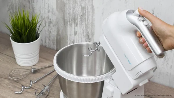 Imagen 7 Batidora de varillas Cecotec PowerTwist 500 Steel con 500 W, bol autogiratorio de 3,5 L, 5 velocidades y función Turbo para repostería y mezclas perfectas.
