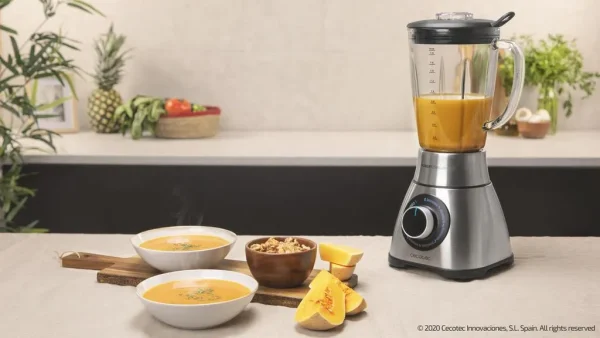 Imagen 4 Batidora de vaso de 1300 W con cuchilla de 6 hojas de titanio negro y 1,8 L de capacidad. Incluye filtro para licuados y jarra de cristal termorresistente.