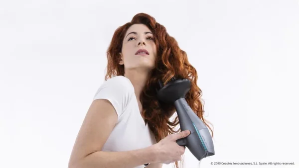 Imagen 5 Secador de pelo iónico Bamba IoniCare 5300 Maxi Aura Black de 2200 W con motor AC. Incluye difusor, concentrador y función de aire frío para un acabado profesional.