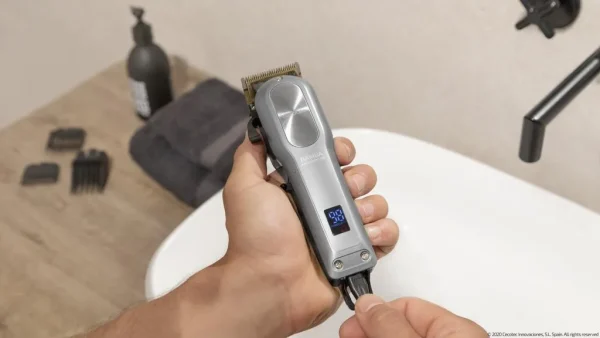 Imagen 5 Cortapelos Bamba PrecisionCare Proclipper Titanium Go con cuchillas de acero inoxidable, batería de litio de 120 min de autonomía y 8 peines guía profesionales.