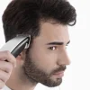Imagen 4 Cortapelos profesional con cuchillas de titanio, 9 peines guía y palanca de ajuste. Máxima precisión y potencia constante con cable para resultados de peluquería.