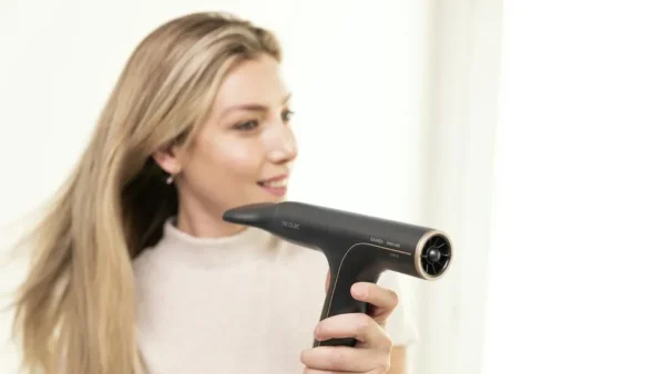 Imagen 3 Secador de pelo iónico Cecotec Bamba Ionicare 6000 RockStar Soft con motor digital de 1200W, función autolimpieza, silencioso y tecnología Extreme Protect.
