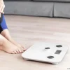 Imagen 6 Báscula de baño EcoPower sin pilas, con superficie de vidrio templado blanco, sensores de alta precisión y pantalla LCD para un control de peso exacto.