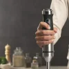 Imagen 6 Batidora de mano Cecotec de 1500 W con pie XL, cuchillas de 4 hojas con recubrimiento de titanio negro y función Turbo para resultados profesionales y rápidos.