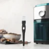 Imagen 7 Molinillo de café SteelMill 2000 Adjust con 150 W, muelas planas y 17 niveles de molienda. Depósito de 250 g y cuerpo de acero inoxidable de alta calidad.