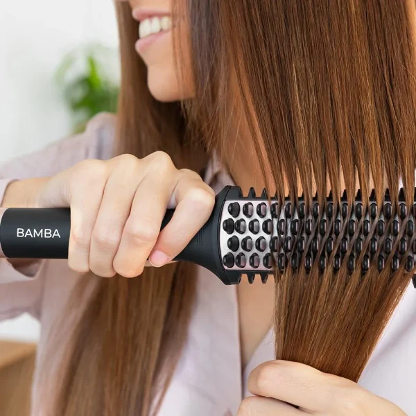 Imagen 6 Cepillo alisador Bamba InstantCare 1200 Look Brush con revestimiento de cerámica y turmalina. Control de temperatura de 120ºC a 180ºC y calentamiento en 60 segundos.