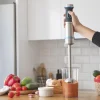 Imagen 3 Batidora de mano Cecotec Power TitanBlack 1200 XL de 1200 W con tecnología CrossBlades de 4 hojas, pie extralargo, campana antisalpicaduras y vaso de 800 ml.