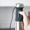 Imagen 7 Batidora de mano Cecotec Power TitanBlack 1200 XL de 1200 W con tecnología CrossBlades de 4 hojas, pie extralargo, campana antisalpicaduras y vaso de 800 ml.