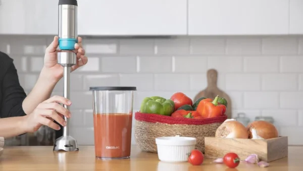 Imagen 4 Batidora de mano Power TitanBlack 1200 XL Cream con 1200 W, tecnología CrossBlades de 4 hojas y pie XL. Incluye vaso de 800 ml y varilla para batir fácilmente.