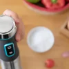 Imagen 5 Batidora de mano Cecotec de 1200 W con pie XL, cuchillas de 4 hojas y accesorios para picar, batir y elaborar purés con acabados profesionales y precisos.