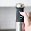 Imagen 6 Batidora de mano Cecotec de 1200 W con pie XL, cuchillas de 4 hojas y accesorios para picar, batir y elaborar purés con acabados profesionales y precisos.