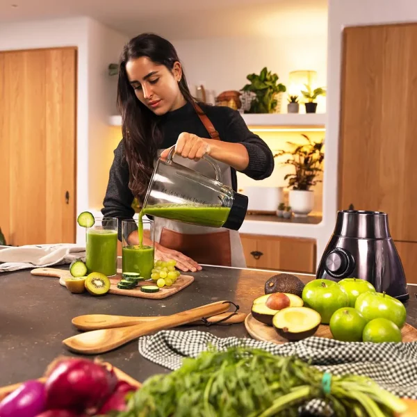 Imagen 6 Batidora de vaso Power Black Titanium 1800 Go con 1800 W, cuchillas de titanio negro y jarra de 1,8 L. Incluye botella portátil para llevar tus smoothies.