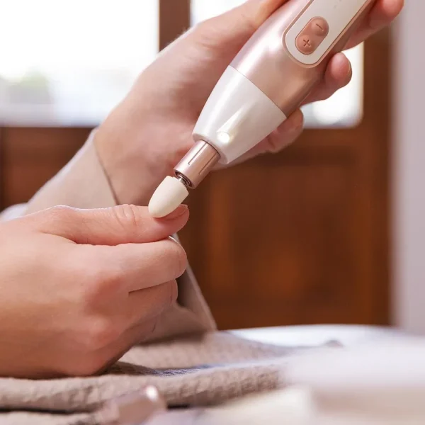 Imagen 5 Set de manicura y pedicura eléctrico Cecotec Bamba PinkyCare 700 Perfect Nails. Cuenta con 7 cabezales, 5 velocidades y estuche para un cuidado profesional.