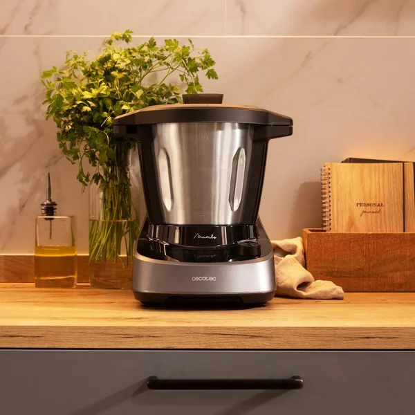 Imagen 5 Robot de cocina WiFi con 37 funciones y App. Incluye jarra Habana antiadherente, báscula integrada y sistema OneClick para cambio fácil de accesorios.