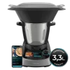 Vista frontal del Robot de cocina Mambo Touch Cecotec con pantalla táctil encendida y jarra de acero inoxidable
